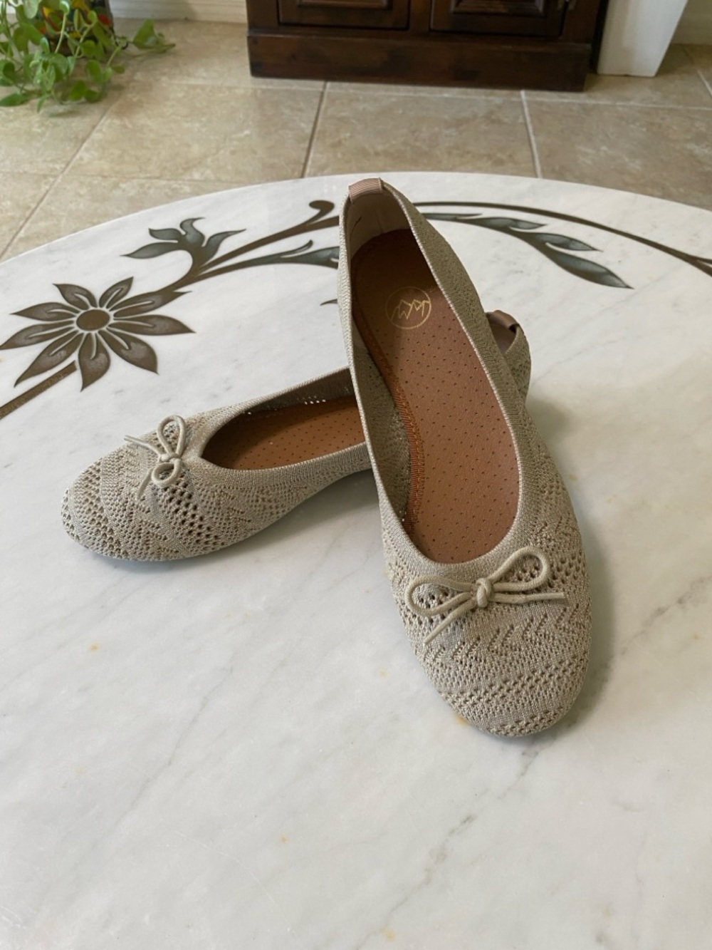 New White Mountain Gold Knit Flats